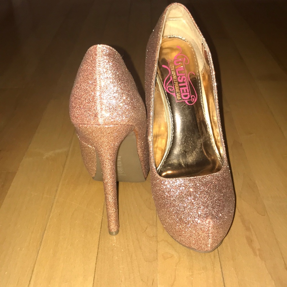 GENTLY USED 6/12 INCH SPARKLY PINK PUMPS